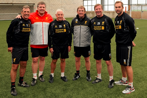 赵丽娜：走了70所学校，女孩踢球屈指可数；想让女孩踢球普及（赵丽娜：走访70所学校女足稀少，呼吁让女孩踢球更普及）