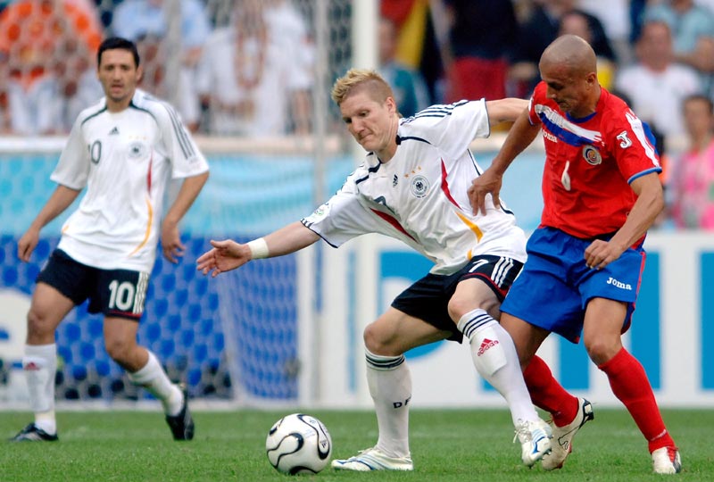 7分钟3球，姆巴佩追平萨拉赫成为欧冠历史最快戴帽球员（7分钟戴帽！姆巴佩追平萨拉赫，并列欧冠历史最快帽子戏法纪录）