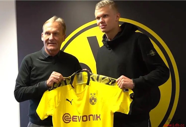 每体：拜仁等队开始竞争哈姆扎，但球员希望加盟巴萨（每体：拜仁等队加入哈姆扎争夺战，球员更倾向加盟巴萨）