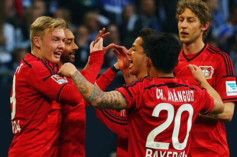 梅西一年造进球74个！三大MVP！快踢满全场还能边线一过四！（梅西年度造74球揽三项MVP，几乎每场打满还上演边线连过四人）